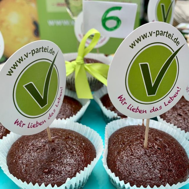 Geburtstagsfeier auf der VeggieWorld in Berlin 2022